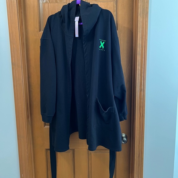 Savage X Fenty Black hoodie bathrobe with neon green Accent - Picture 5 of 5